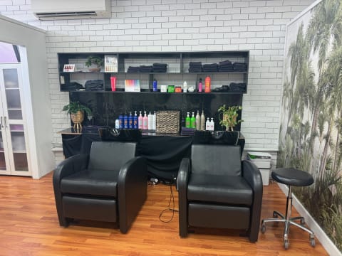 Hair & Beauty Salon + Freehold - Coolbellup Shopping Centre