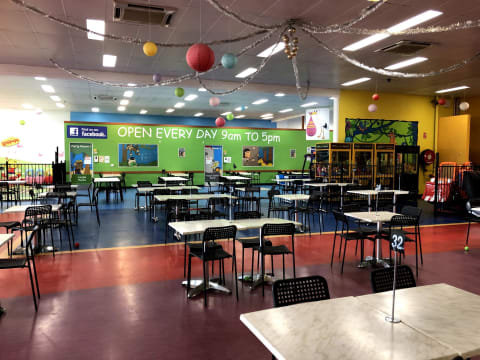Lollipops Playland and Cafe Springwood Indoor Playcentre / Playground