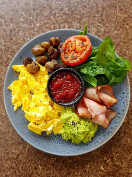 ***** Thriving Coffee Lounge in Armstrong Creek – Turnkey Business *****