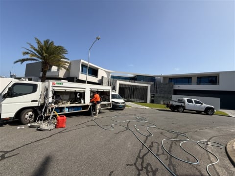 Pressure Cleaning And Gutter Cleaning