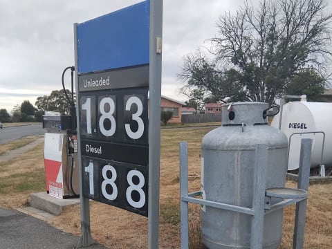 UNDER CONTRACT Poatina Freehold Service Station $55,000+sav on approx 1000m2