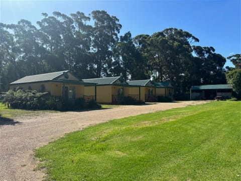 Pub/Restaurant/Accommodation - East Gippsland (Freehold)
