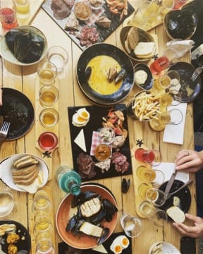 WINE, CRAFT BEER AND FOOD TOUR GUIDE BUSINESS - EASY TO RUN - BE YOUR OWN BOSS!