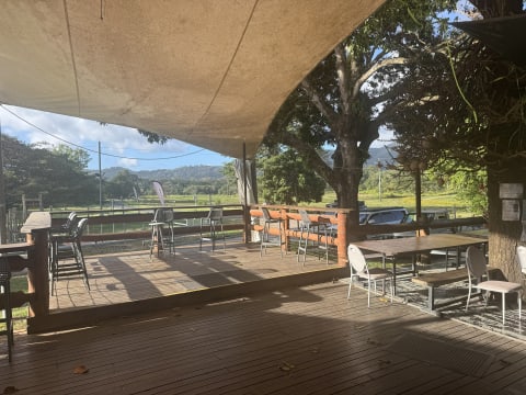 THE LEGENDARY LION’S DEN HOTEL (FREEHOLD) - 152HF
