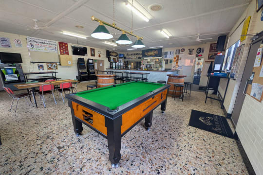 Murray River One Pub Town - Railway Hotel, Strathmerton Vic