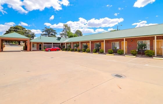 UNDER CONTRACT - Poachers Paradise Motel, Rutherglen VIC - 1P0523