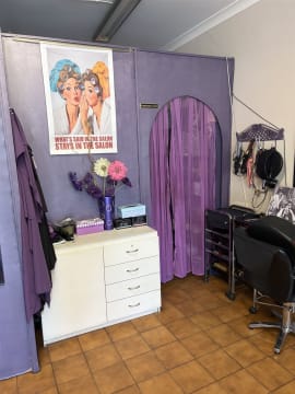 Established Local Salon - 40 Years* of Trade - Strong Commun