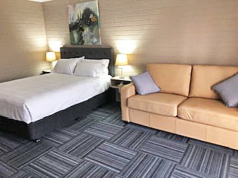 Freehold Motel Including Fully Furnished 4 Bedroom House