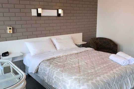 BIRCH MOTEL