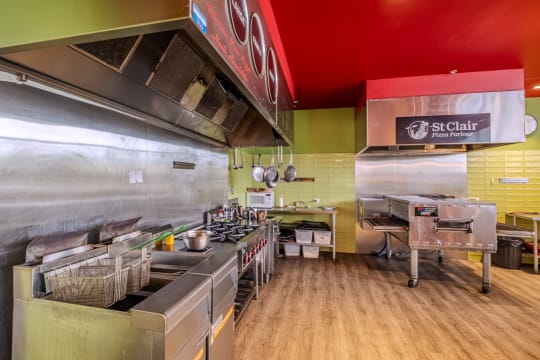 High-Traffic Shopping Centre Pizzeria – Strong Sales, Fully Fitted Out