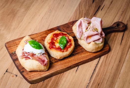Italian Pizzeria, with Strong T/O in Prime Ascot Vale Location! (Our Ref: V2118)