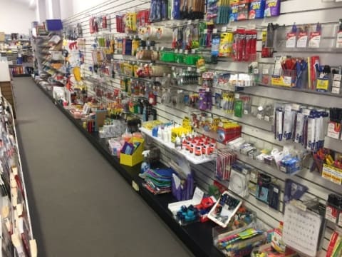 Hampton Newsagency (RDT410)