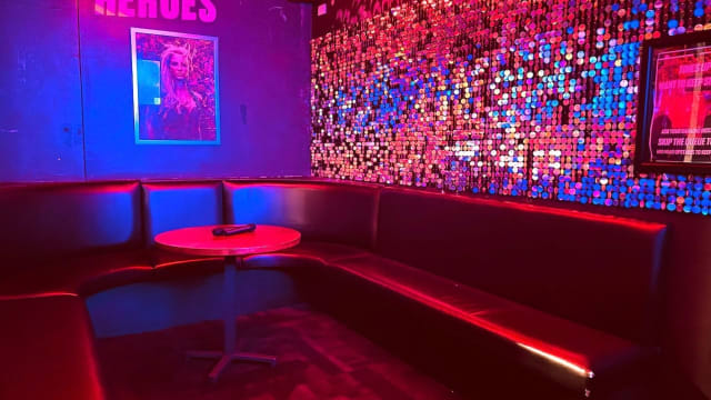 Heroes Bar
