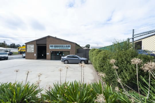 LEASEHOLD - Yass Windscreens & Glass NSW - 1P0518