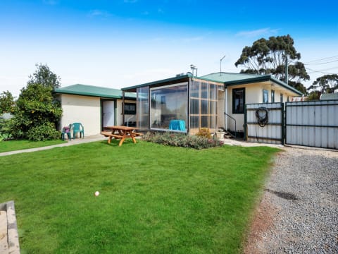 Road House General Store LPO Freehold 3BR Home Block size 2668m2, T/O FY25 $1.5mill+