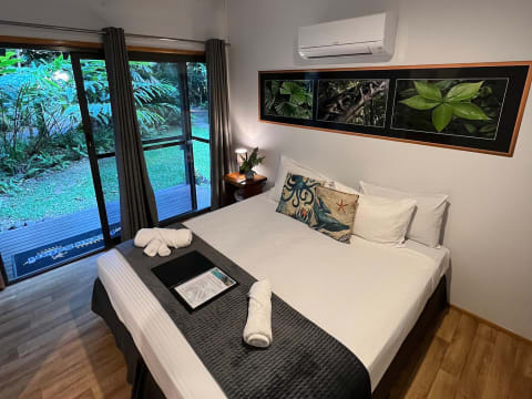 ACCOMMODATION & TOURISM BUSINESS FOR SALE IN CAPE TRIBULATION - 2820MF