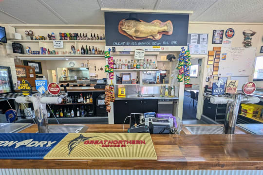 Murray River One Pub Town - Railway Hotel, Strathmerton Vic