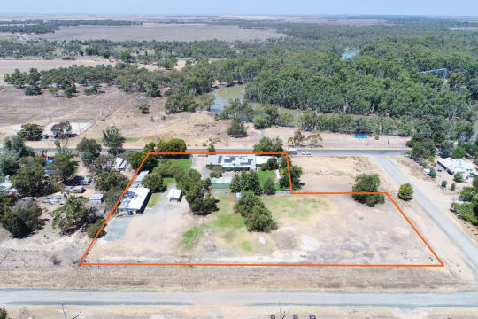 Post Office Hotel & Caravan Park