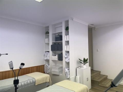 Turnkey Opportunity in Beauty Education with 6-Figure Income Stream - Act Now!