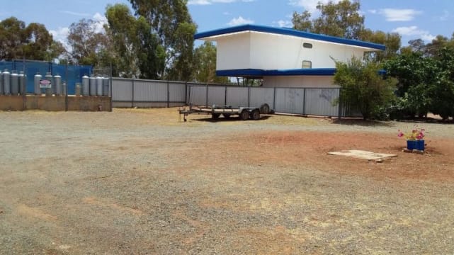 Successful, well-established Freehold Hardware store, food retail and residence