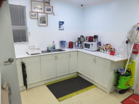 Burnett Heads Post and News (SP2522)