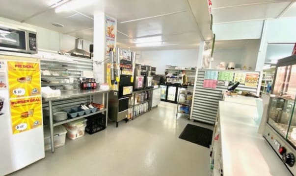Thriving Outback Café & Gift Shop (+ Freehold Building*)