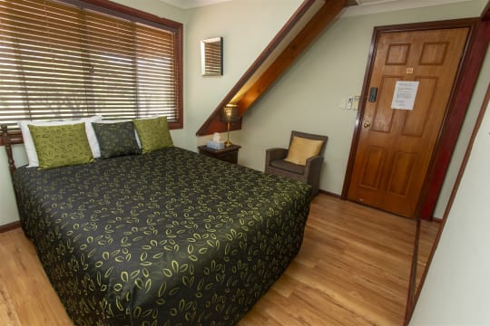 Profitable Seaside Bed & Breakfast Freehold Investment in Redcliffe