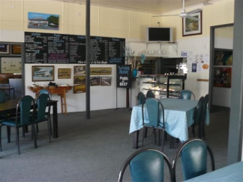 COUNTRY FAMILY HOTEL SELLING FREEHOLD