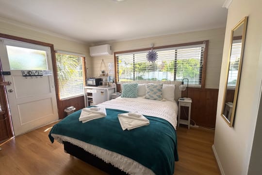 UNDER OFFER - Stonez Boutique Accommodation, Clunes VIC - 1P0567
