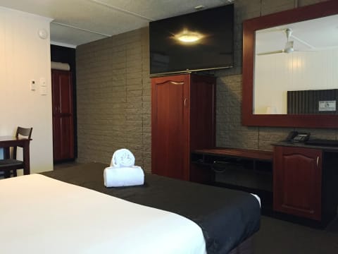 MONEY MAKING LEASEHOLD BUSINESS OPPORTUNITY WITH SECURE LEASE, MACKAY - 2903ML