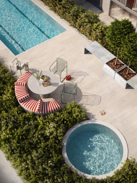 Large-scale management rights, R.Iconic - Melbourne — 2 towers, 879 apartments | Resort Brokers I...