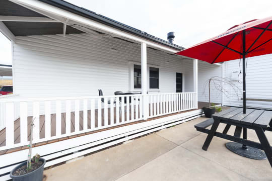 CAFE BUSINESS & HOUSE FOR SALE - Painters Cafe, Corowa NSW - 1P0542