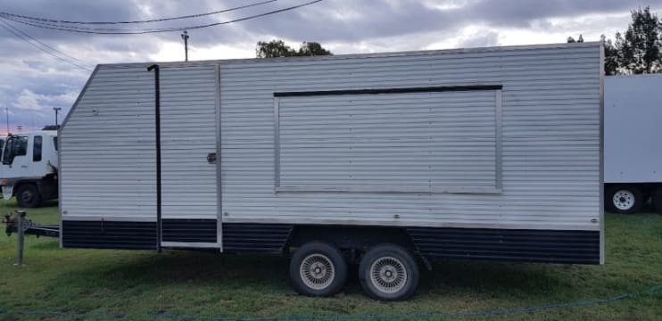 SUCCESSFUL MOBILE CATERING BUSINESS ON THE ROAD – IDEAL LIFESTYLE