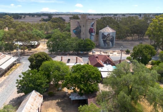 FREEHOLD - Devenish Railway Hotel VIC - 1P0552