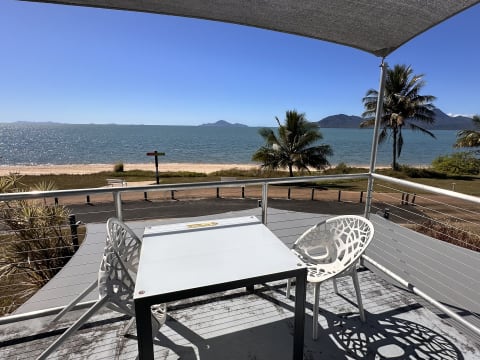 Money Maker Beachfront Leasehold, Walk to CBD And Lifestyle Business Opportunity - 2688ML