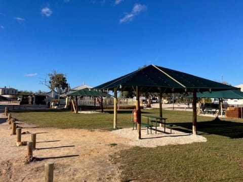 HAMELIN POOL CARAVAN PARK & POST OFFICE & LIQUOR