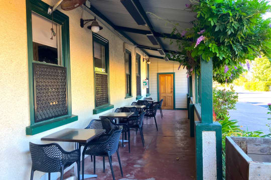 FREEHOLD - Whorouly Hotel, VIC - 1P0573