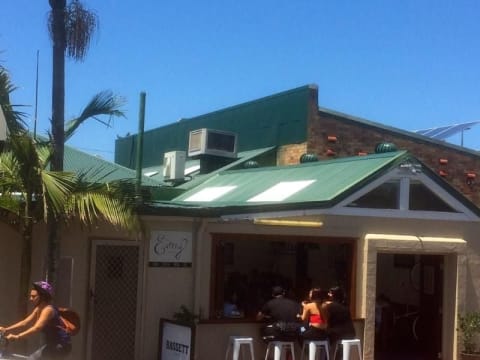 THE EATERY ON JONSON –  CAFÉ / BAR / BISTRO