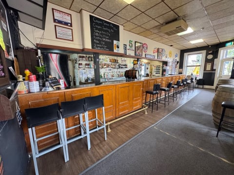 Commercial Hotel in Morgan - Lease