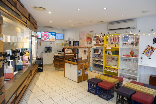 FROZEN YOGURT & BUBBLE TEA