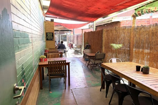 LEASEHOLD - Muddy Waters Cafe, Wangaratta VIC - 1P0568