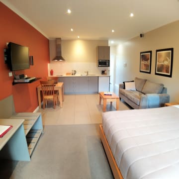 Great cash flow & long lease - Lifestyle accommodation business in wine country