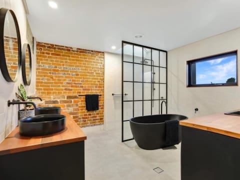 FULLY RENOVATED, IMMACULATE PRESENTATION & HISTORIC CHARM - EXCEPTIONAL MOTEL PROPERTY - BATHURST