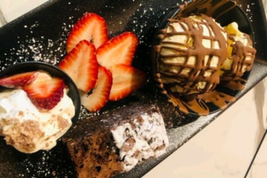 Step into Wollongong's favourite dessert bar and start earning from day one!