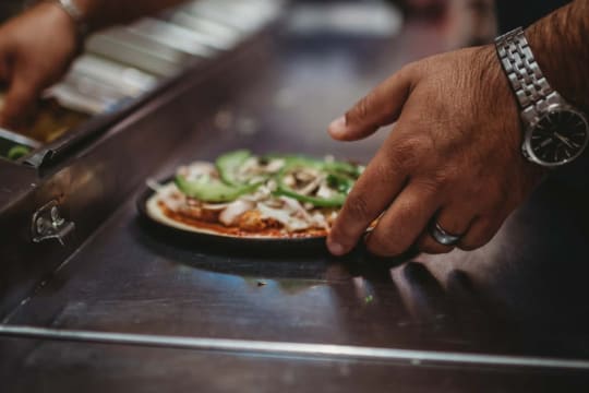 Thriving Pizza Restaurant & Takeaway - Prime Echuca Location