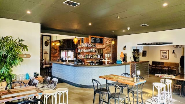 Award-Winning Farmers Arms Hotel – Creswick