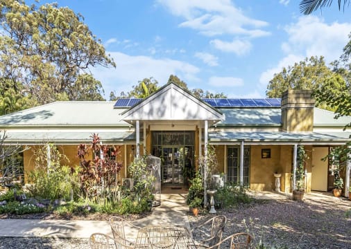 A BOUTIQUE COASTAL SANCTUARY WITH INCOME POTENTIAL - 2523MF