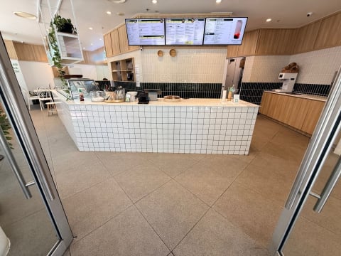Licensed Corner Restaurant, 60+ Seats, Oracle Broadbeach