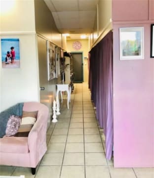 MAROOCHYDORE BEAUTY SALON.  SELLING AT A MODEST WIWO BASIS - BE QUICK!