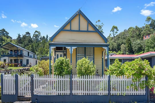 Award Winning Historic BnB or Private Residence Fully Furnished $325,000